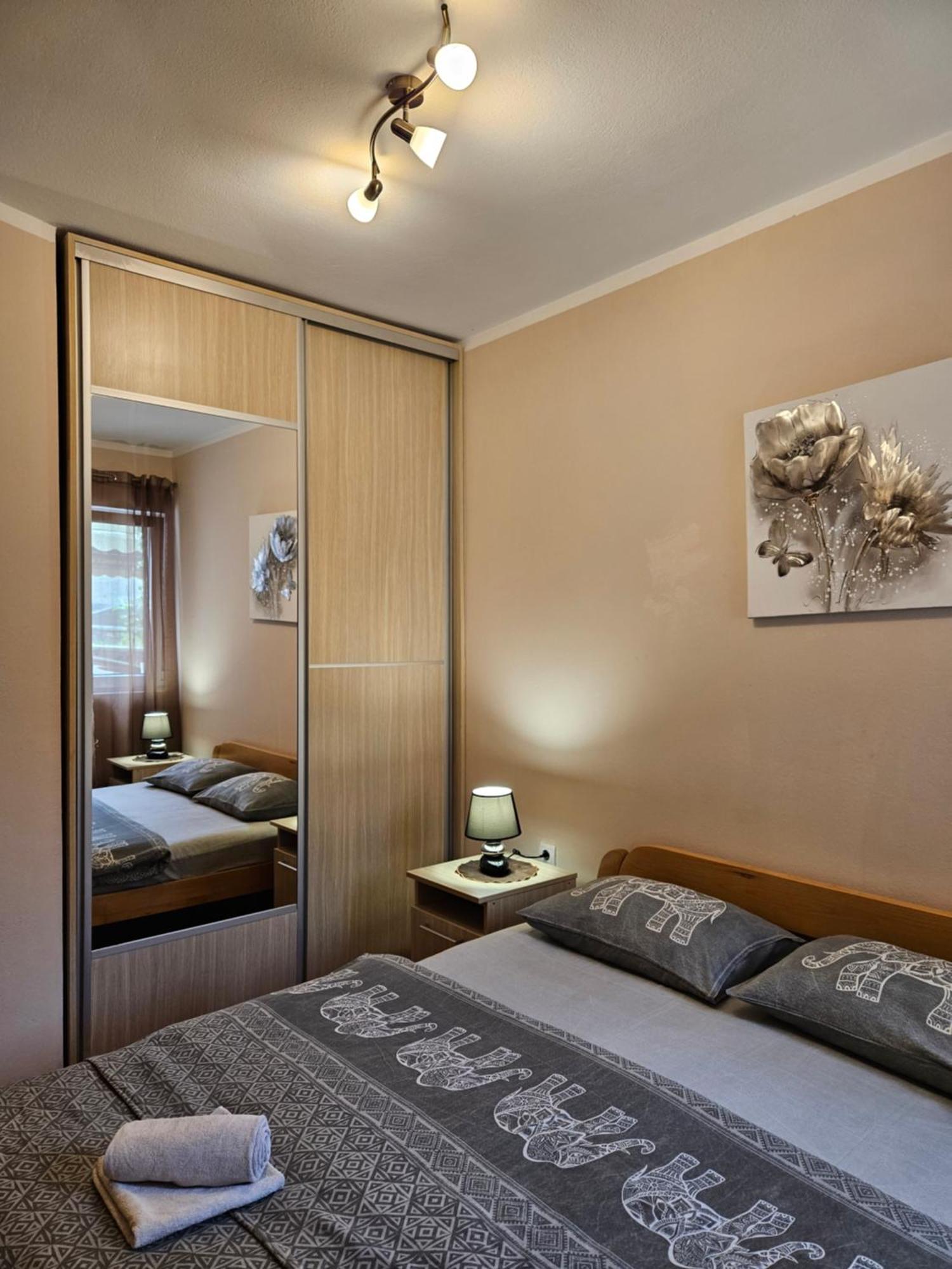 Apartment Aleksandar Kotor Eksteriør bilde